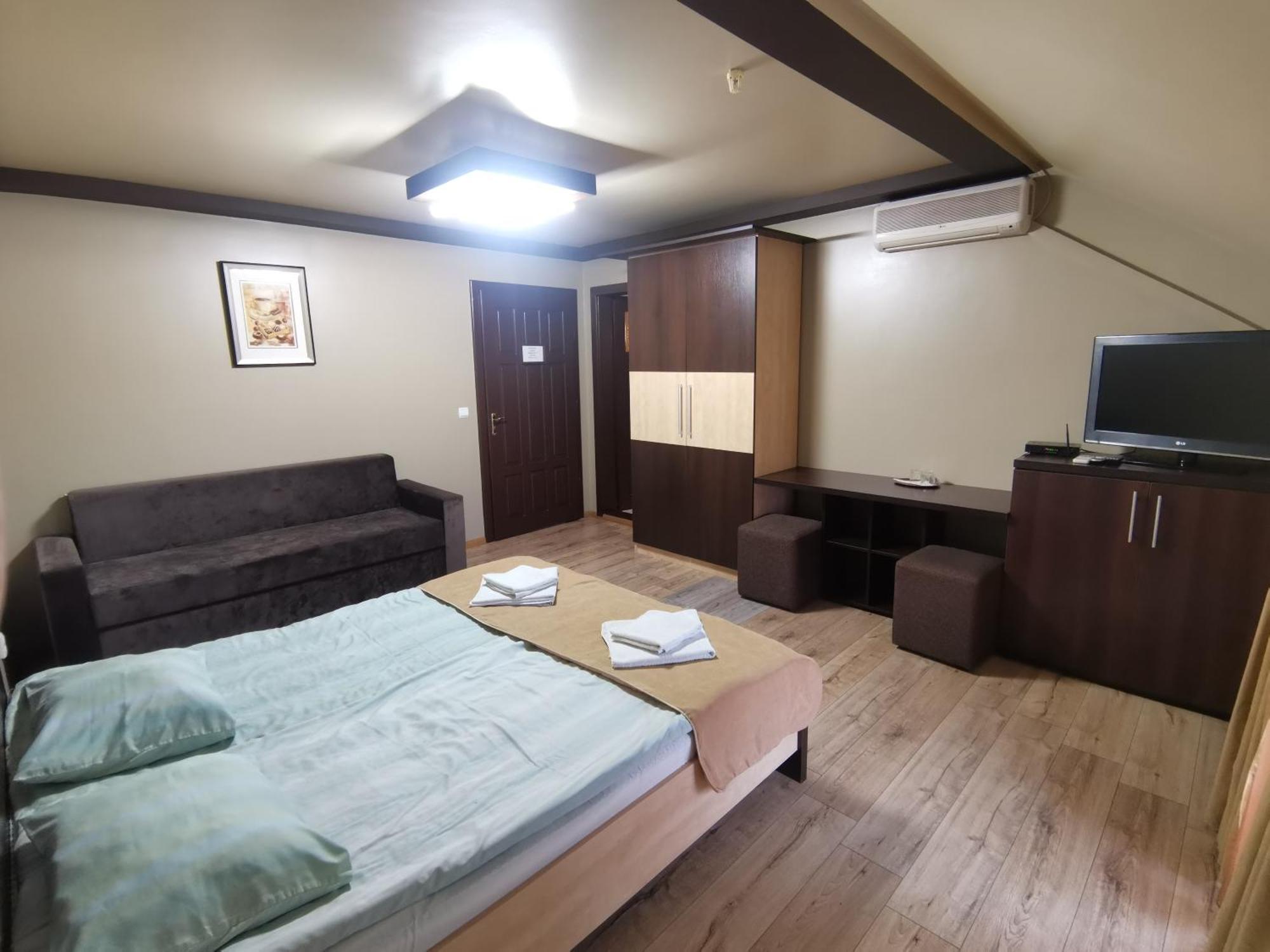 Three Aces Hotel Velyka Dobron Room photo
