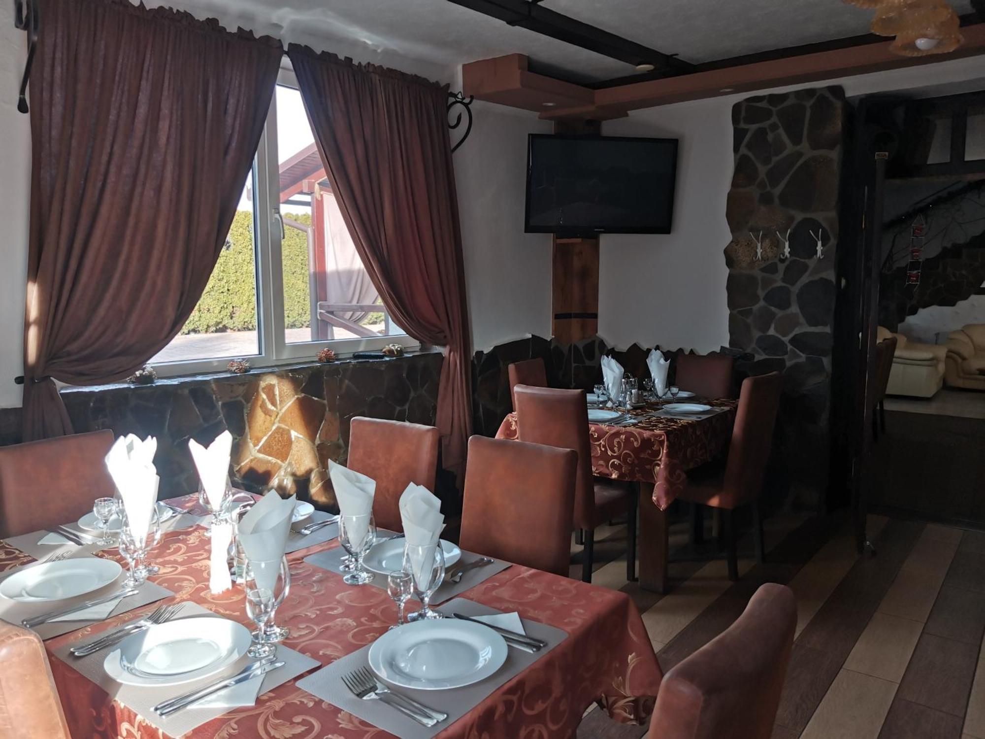 Three Aces Hotel Velyka Dobron Exterior photo