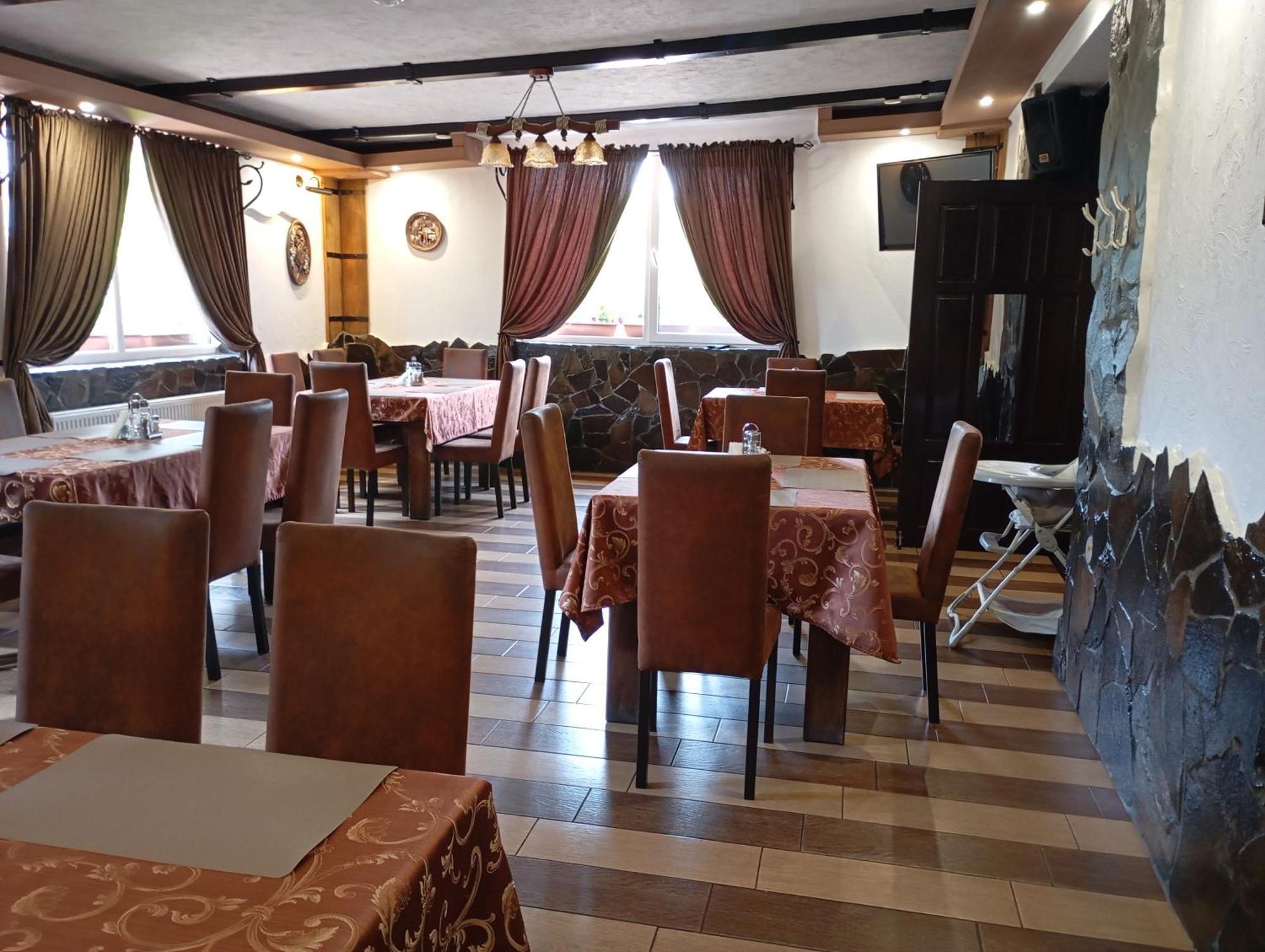 Three Aces Hotel Velyka Dobron Exterior photo